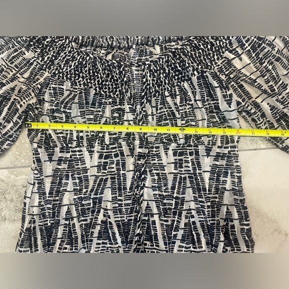 BCBGMaxAzria 10% Silk Boho Peasant Top Smocked Tie Waist Size XS EUC Fits Small - Picture 2 of 13